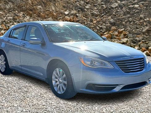 Used 2014 Chrysler 200 Touring image 8