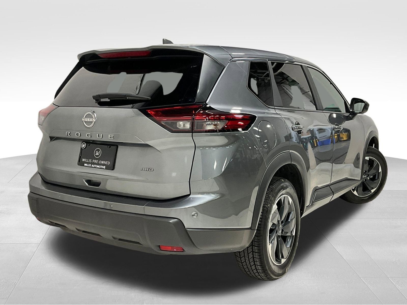 Used 2025 Nissan Rogue SV AWD/4WD image 5