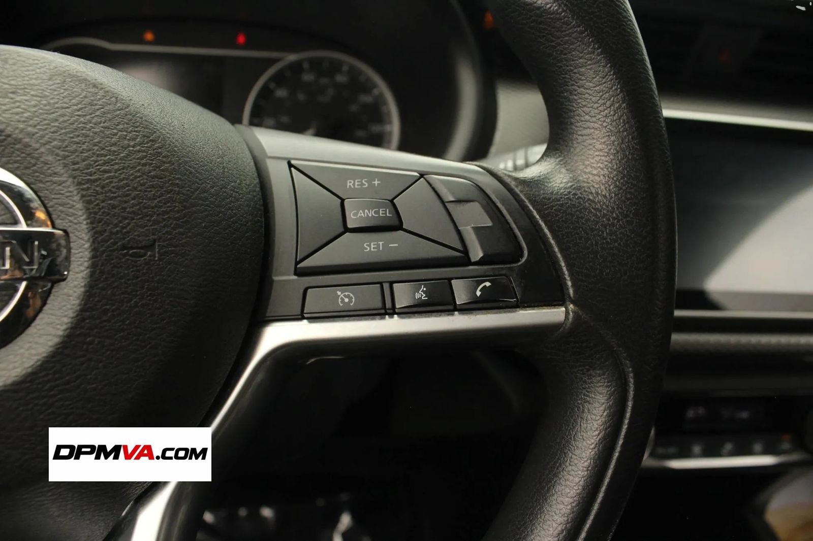Used 2018 Nissan Kicks SV FWD image 27