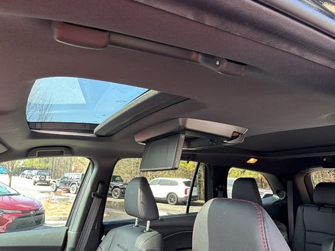 Used 2021 Honda Pilot Black Edition image 18