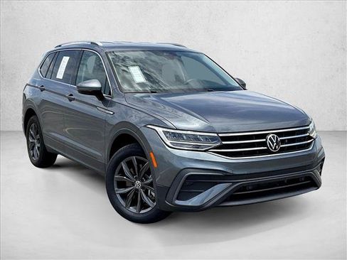 Used 2023 Volkswagen Tiguan SE FWD image 11