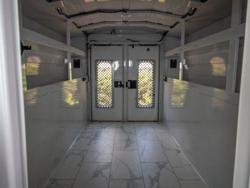 Used 2018 RAM ProMaster 3500 w/ Premium Appearance Group FWD image 34