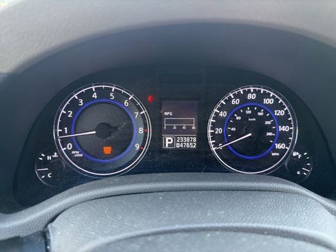 Used 2010 INFINITI G37 x Sedan w/ Premium Pkg AWD/4WD image 9
