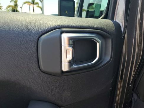 Used 2020 Jeep Wrangler Unlimited Sahara AWD/4WD image 16