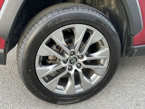 Used 2020 Toyota RAV4 XLE Premium image 7