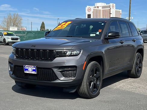Used 2023 Jeep Grand Cherokee Altitude AWD/4WD image 1