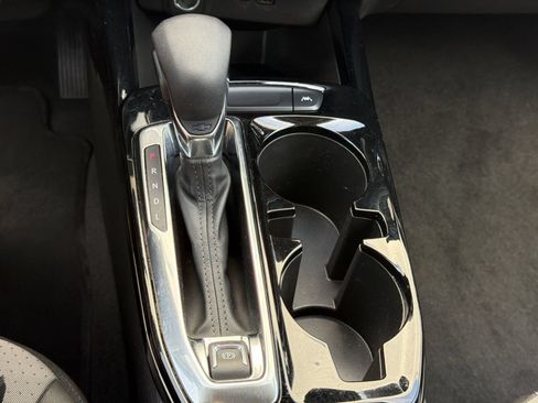 Used 2025 Chevrolet Trax LT FWD image 17