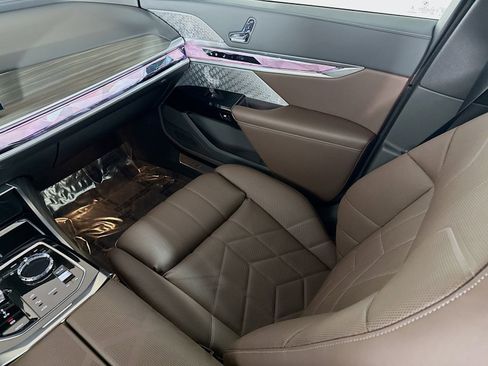 Used 2025 BMW 750e xDrive w/ Executive Package image 25