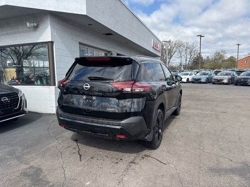 Used 2023 Nissan Rogue SV w/ SV Premium B Package image 2