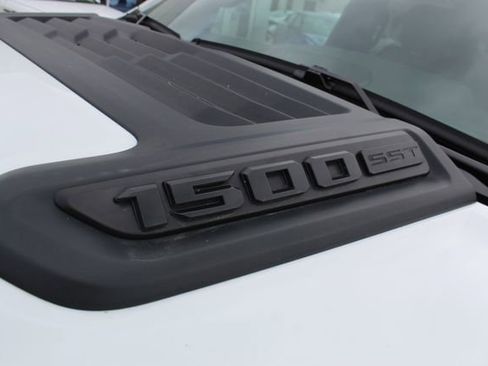 Used 2025 RAM 1500 Laramie w/ Sport Appearance Package AWD/4WD image 9