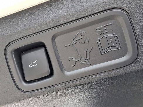 Used 2023 Lincoln Navigator Reserve image 30