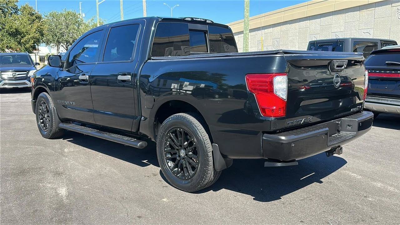 Used 2019 Nissan Titan SV w/ SV Convenience Package RWD image 12