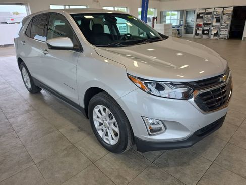 Used 2020 Chevrolet Equinox LT w/ Driver Convenience Package FWD image 4