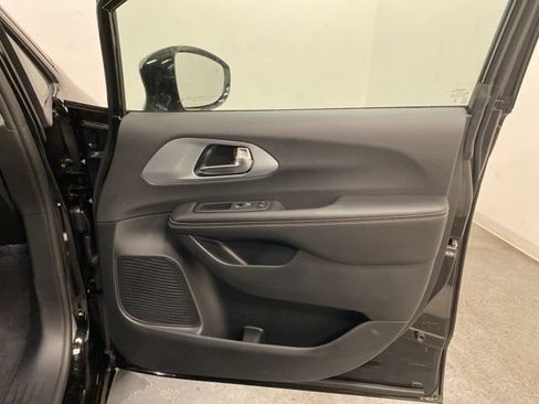 New 2026 Chrysler Pacifica Limited w/ S Appearance Package image 28