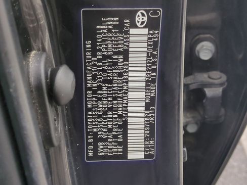 Used 2021 Toyota Corolla LE image 32