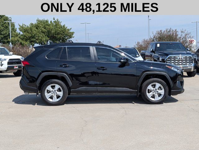 Used 2021 Toyota RAV4 XLE FWD image 4