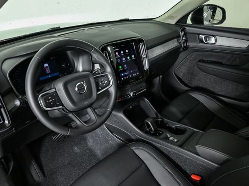 New 2026 Volvo XC40 B5 Core w/ Climate Package image 4