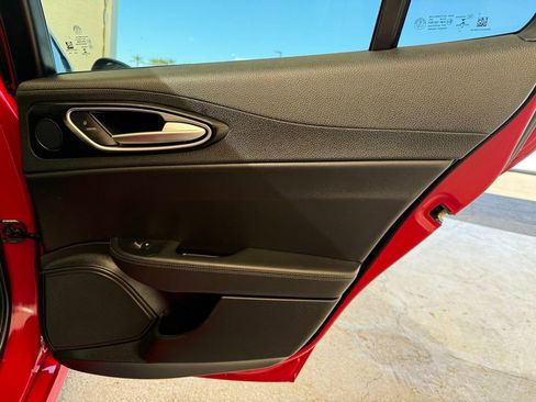 Used 2017 Alfa Romeo Giulia image 15