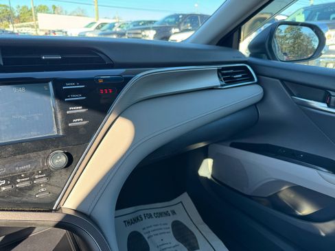 Used 2018 Toyota Camry SE image 13
