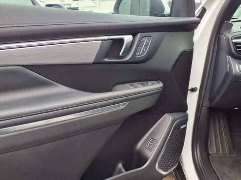 Used 2025 Buick Enclave Preferred w/ Power Package image 9