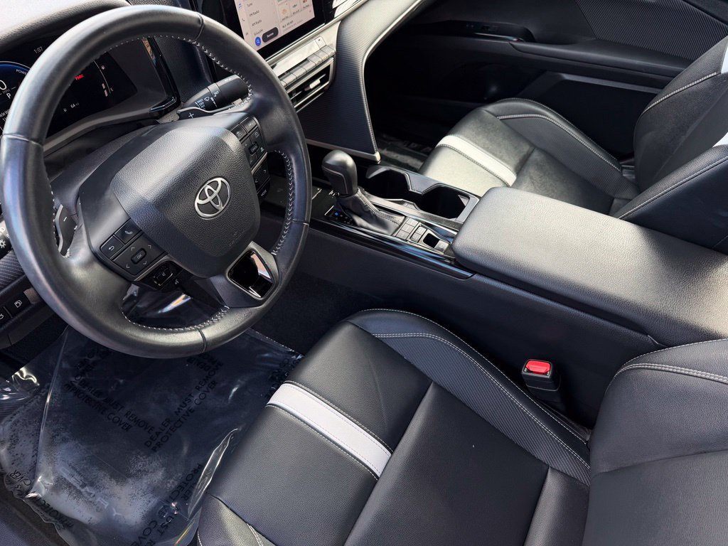 Used 2025 Toyota Camry SE w/ Convenience Package FWD image 19