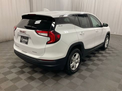 Used 2024 GMC Terrain SLE image 3