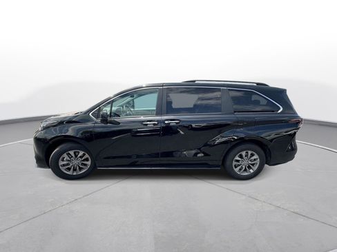 Certified 2024 Toyota Sienna XLE FWD image 9