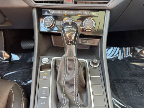 Used 2022 Volkswagen Jetta SE w/ Panoramic Sunroof Package image 23