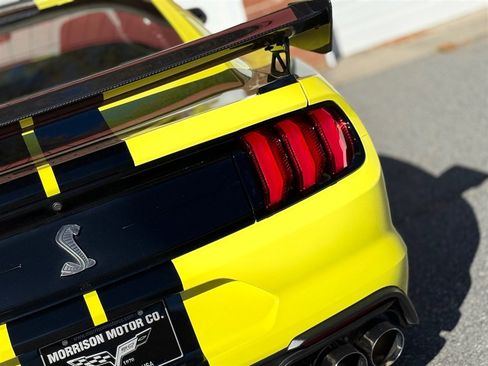 Used 2021 Ford Mustang Shelby GT500 w/ Carbon Fiber Track Pack image 31