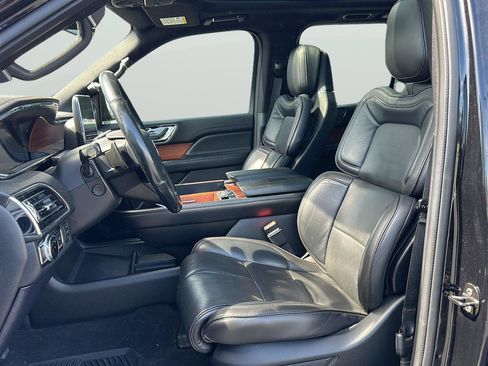Used 2018 Lincoln Navigator Reserve w/ Technology Package image 9