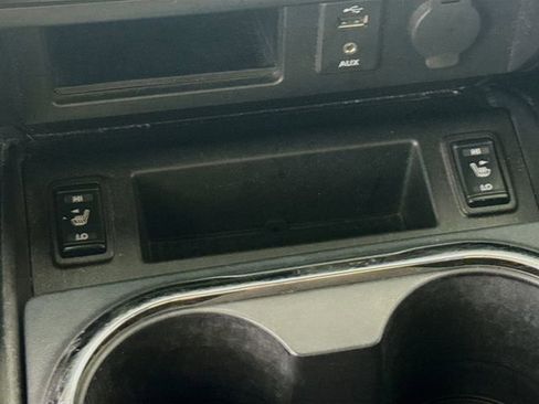 Used 2018 Nissan Titan SV w/ SV Convenience Package image 23