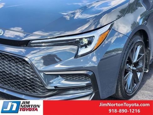 Used 2025 Toyota Corolla SE w/ SE Premium Package FWD image 11