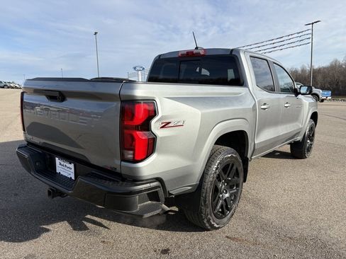 Used 2024 Chevrolet Colorado Z71 w/ Z71 Convenience Package 2 image 5