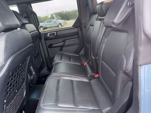 Used 2025 Ford Bronco Badlands image 11