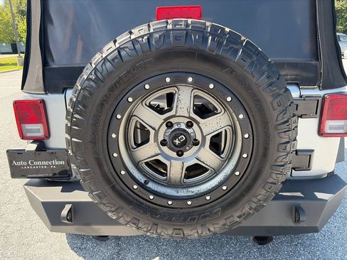 Used 2017 Jeep Wrangler Unlimited Sport w/ Quick Order Package 24S AWD/4WD image 32