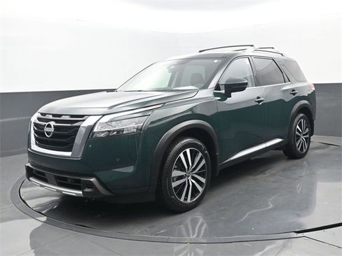 Used 2024 Nissan Pathfinder Platinum image 25