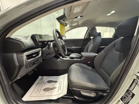 Used 2025 Kia K4 FWD image 18