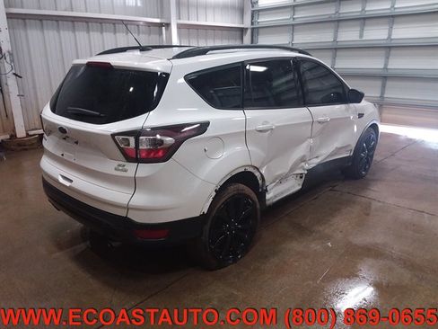 Used 2017 Ford Escape SE w/ Equipment Group 201A image 2