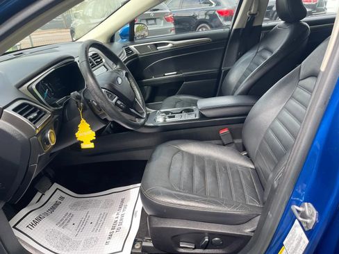Used 2017 Ford Fusion SE w/ Fusion SE Technology Package FWD image 11