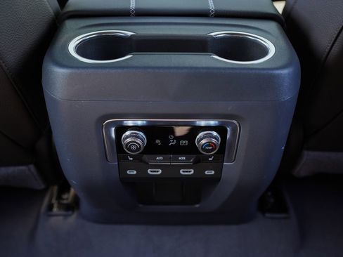 Used 2024 GMC Yukon Denali w/ Advanced Technology Package AWD/4WD image 40