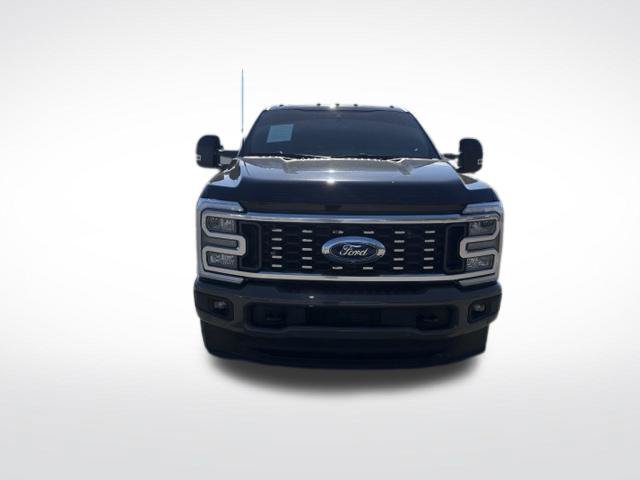 Used 2026 Ford F350 4x4 Crew Cab DRW Super Duty image 2