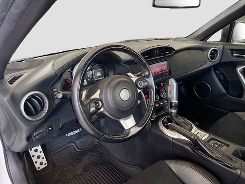 Used 2020 Toyota 86 RWD image 9