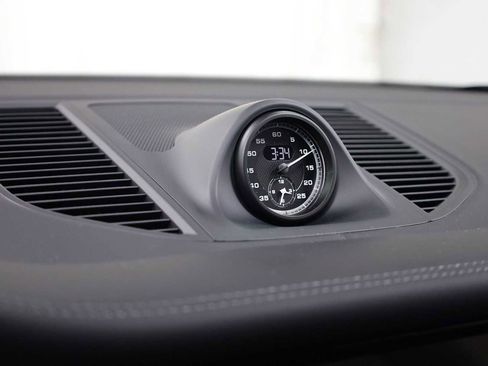 New 2026 Porsche Macan image 18