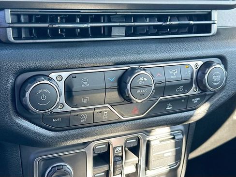 New 2026 Jeep Gladiator Sport image 10