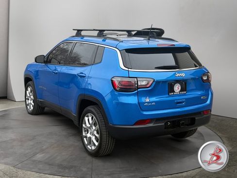 Used 2022 Jeep Compass Latitude w/ Sun and Sound Group AWD/4WD image 5