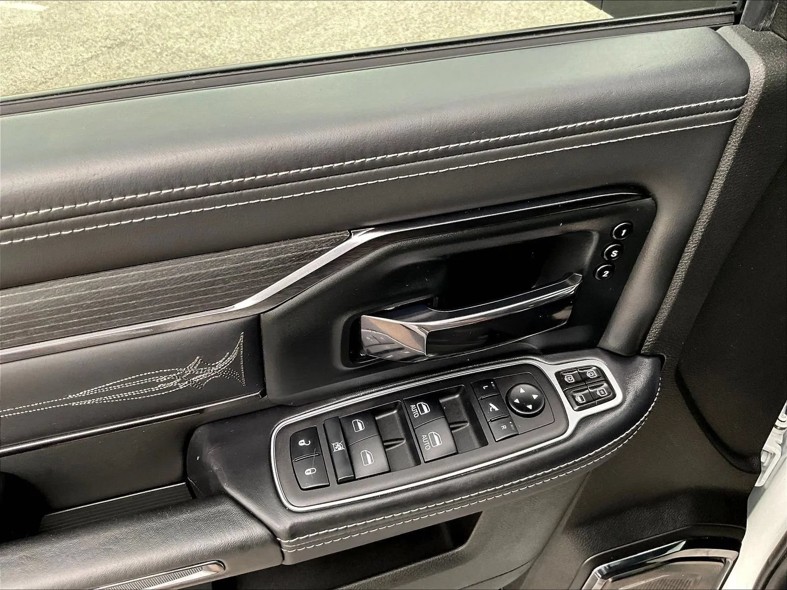 Used 2024 RAM 2500 Limited AWD/4WD image 45