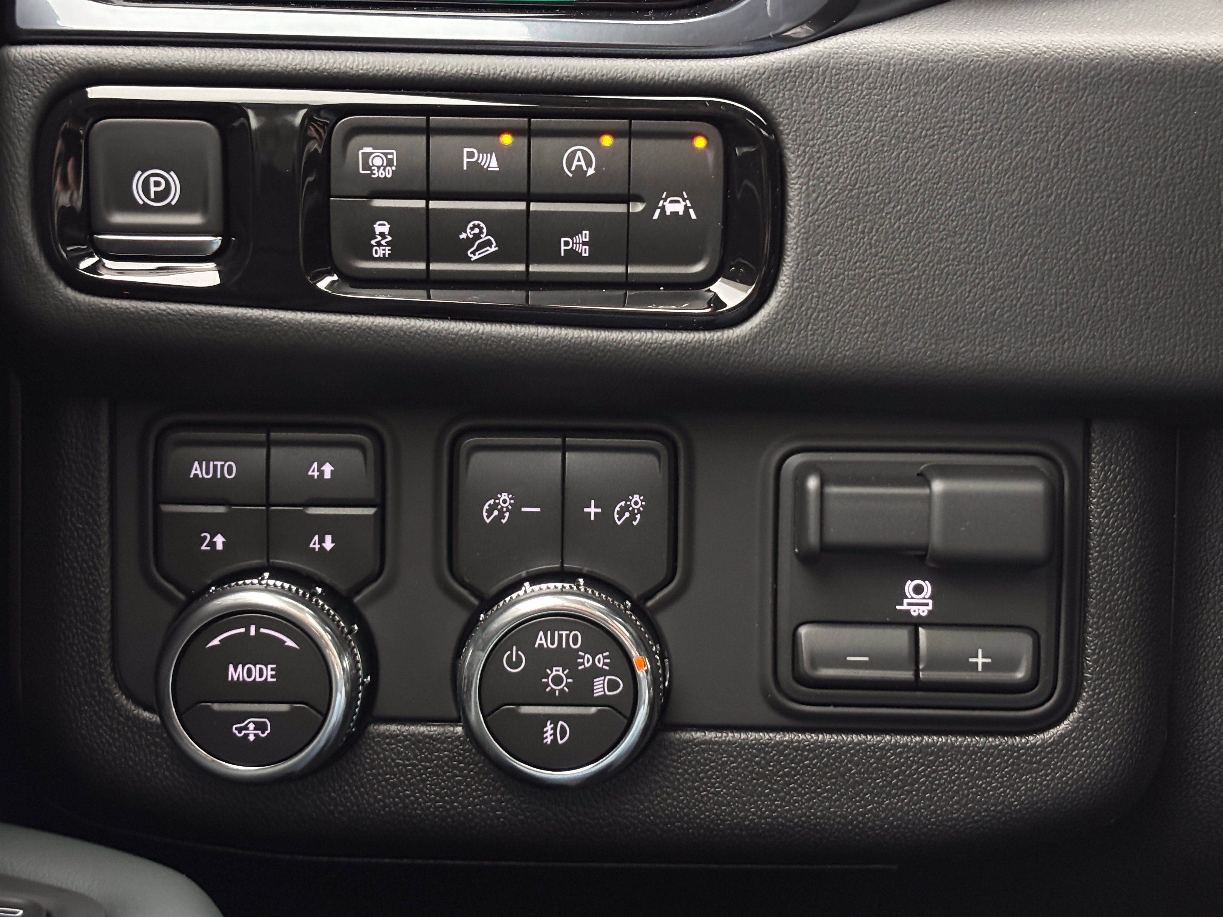 New 2026 GMC Yukon XL AT4 w/ AT4 Premium Plus Package AWD/4WD image 26
