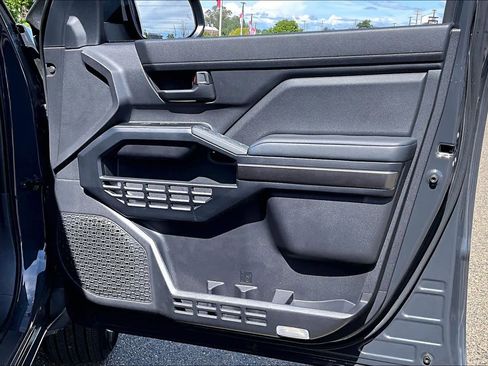 Used 2025 Toyota 4Runner SR5 AWD/4WD image 22