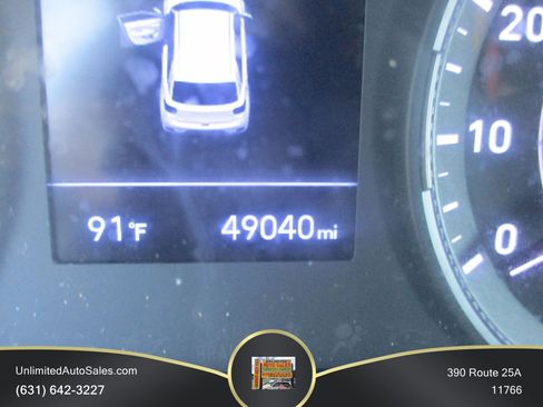 Used 2022 Hyundai Venue SEL w/ Cargo Package FWD image 9