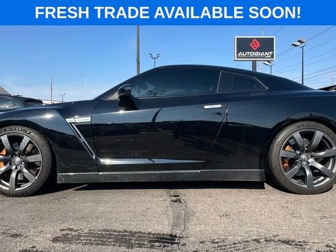 Used 2011 Nissan GT-R Premium image 3